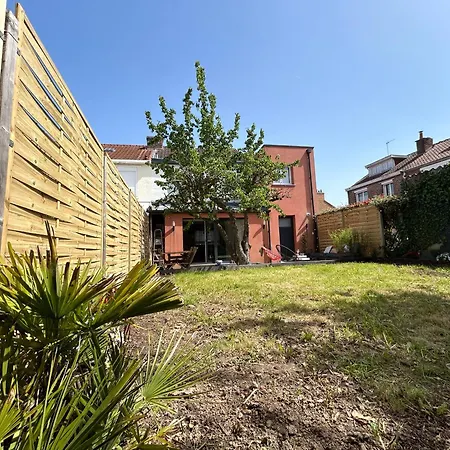 Maison Jardin Et Parking Hotel *